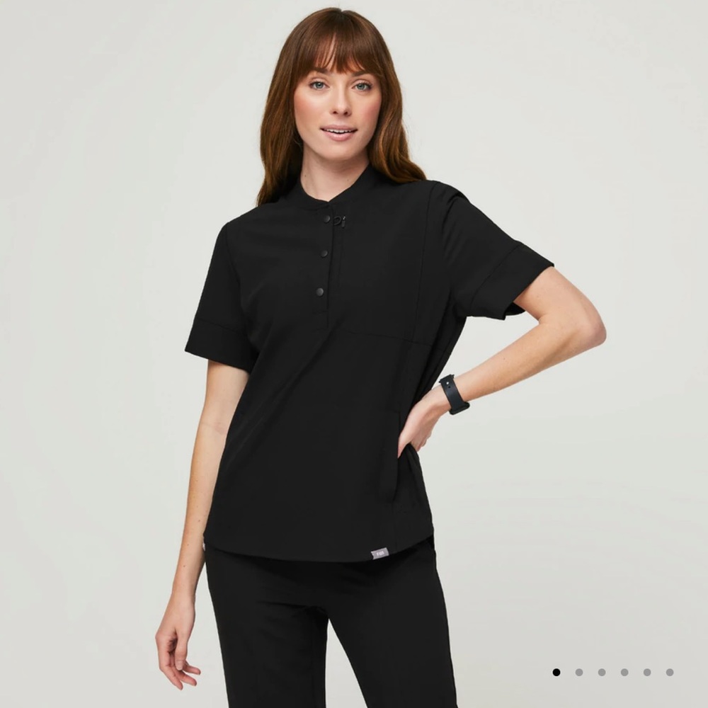 FIGS - Gidya Relaxed Henley Scrub Top